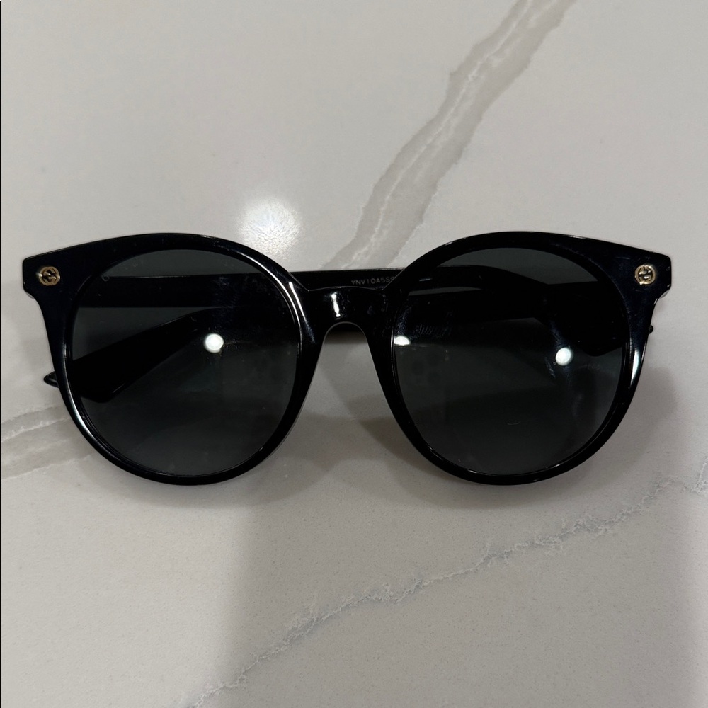 Gucci Black Round Sunglasses